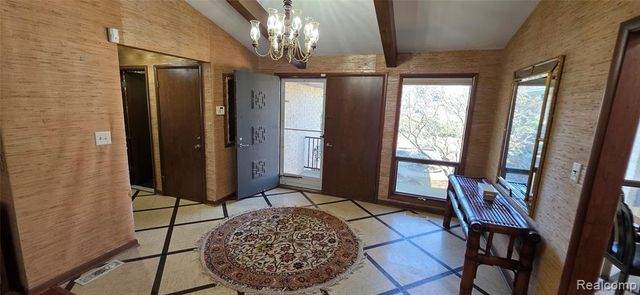 22411 Twyckingham Way, Southfield, MI 48034