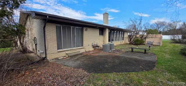 22411 Twyckingham Way, Southfield, MI 48034