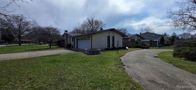 22411 Twyckingham Way, Southfield, MI 48034