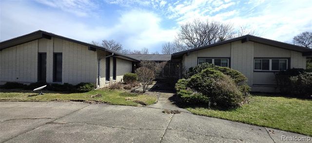 22411 Twyckingham Way, Southfield, MI 48034