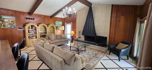 22411 Twyckingham Way, Southfield, MI 48034