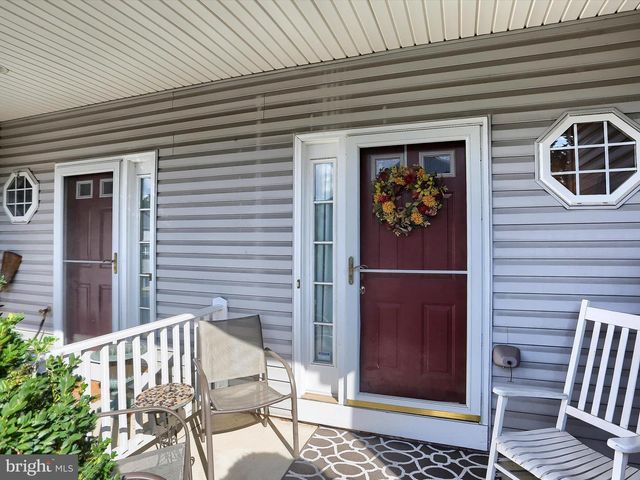 1031 WOODED POND DR, Harrisburg, PA 17111