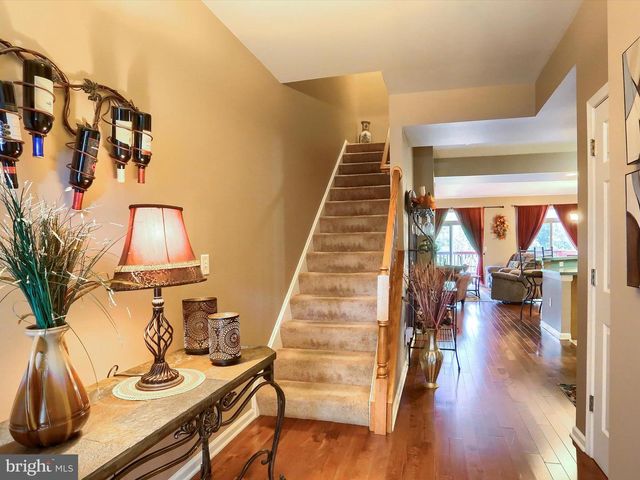 1031 WOODED POND DR, Harrisburg, PA 17111