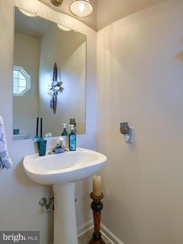 1031 WOODED POND DR, Harrisburg, PA 17111