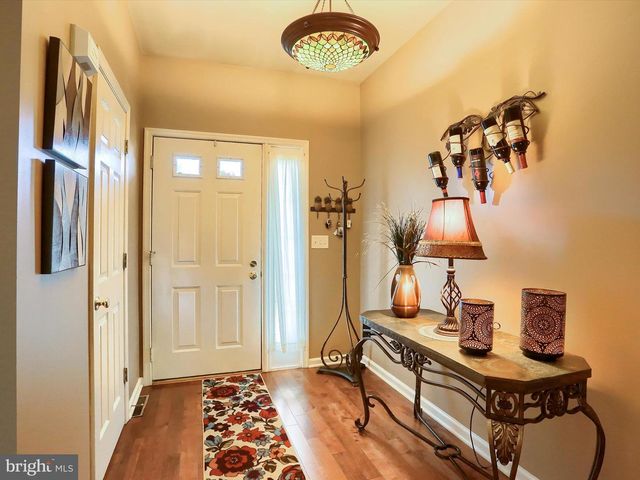 1031 WOODED POND DR, Harrisburg, PA 17111