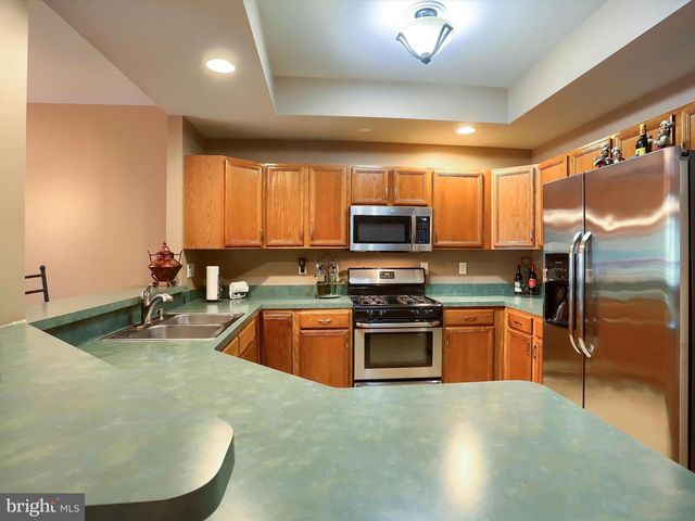 1031 WOODED POND DR, Harrisburg, PA 17111