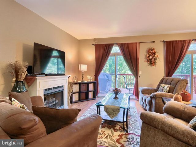 1031 WOODED POND DR, Harrisburg, PA 17111