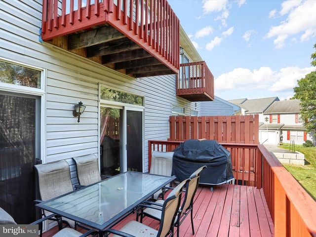 1031 WOODED POND DR, Harrisburg, PA 17111