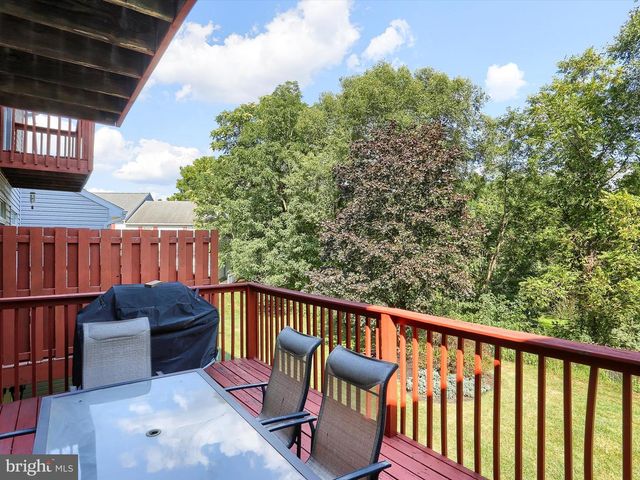 1031 WOODED POND DR, Harrisburg, PA 17111