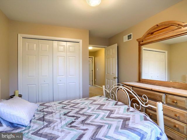 1031 WOODED POND DR, Harrisburg, PA 17111