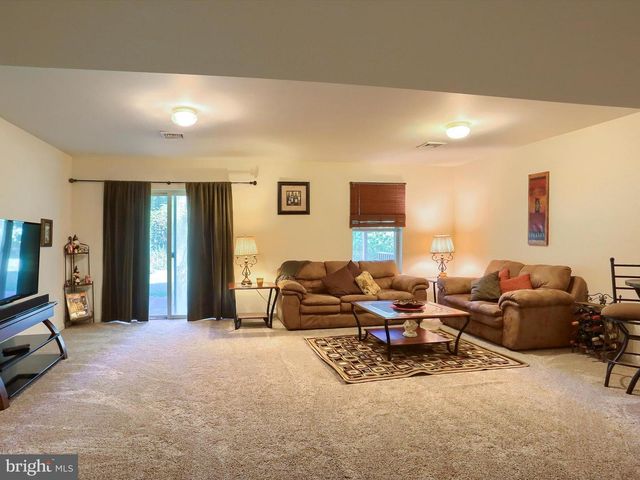 1031 WOODED POND DR, Harrisburg, PA 17111