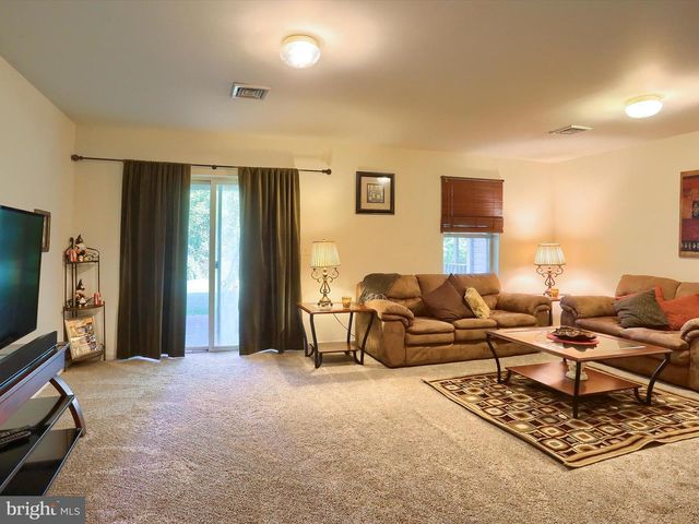 1031 WOODED POND DR, Harrisburg, PA 17111