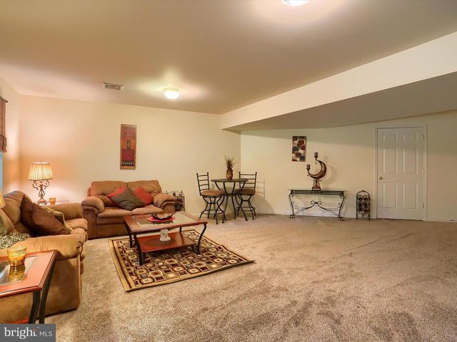 1031 WOODED POND DR, Harrisburg, PA 17111