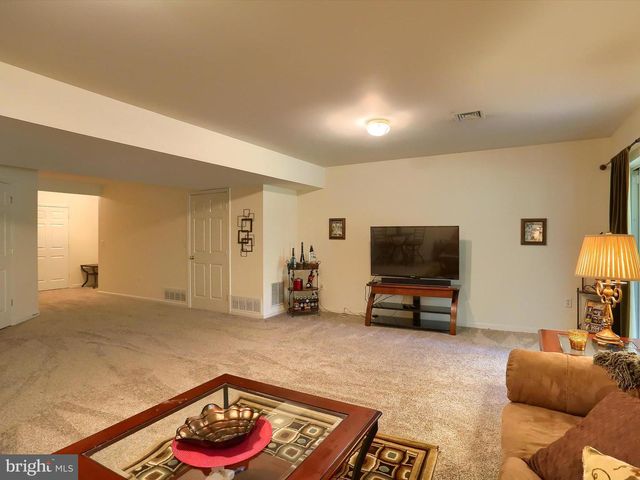 1031 WOODED POND DR, Harrisburg, PA 17111