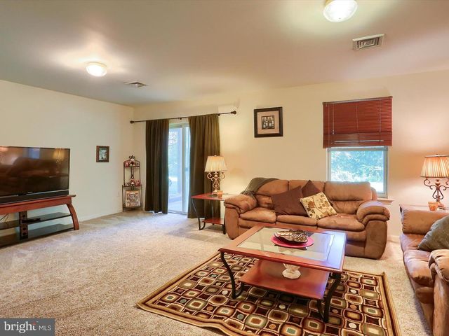 1031 WOODED POND DR, Harrisburg, PA 17111