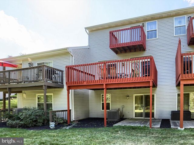 1031 WOODED POND DR, Harrisburg, PA 17111