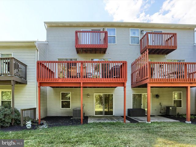 1031 WOODED POND DR, Harrisburg, PA 17111