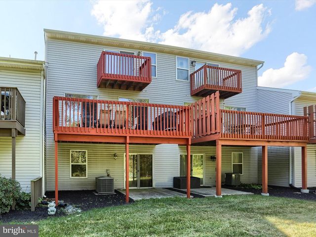 1031 WOODED POND DR, Harrisburg, PA 17111