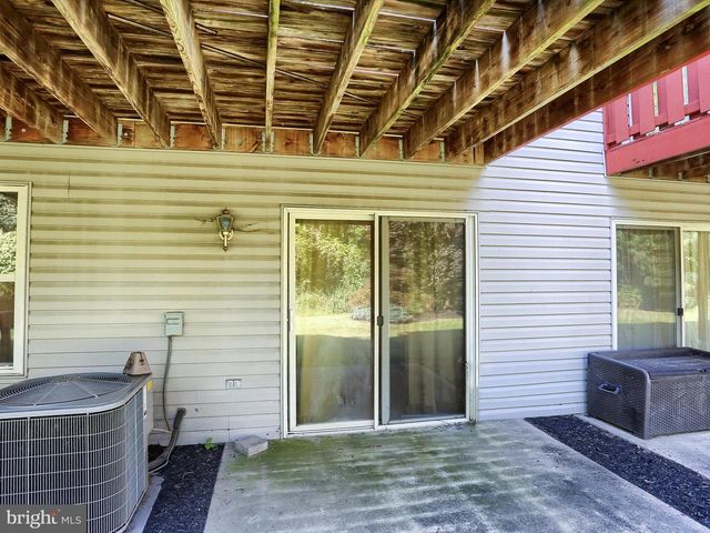 1031 WOODED POND DR, Harrisburg, PA 17111