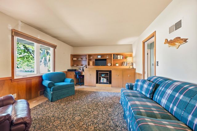 207 1st Avenue SE, New Prague, MN 56071