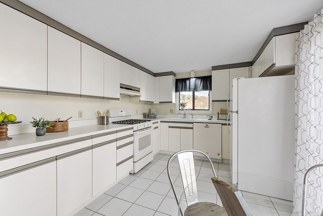 295 W. Wyoming Avenue 10C, Stoneham, MA 02180