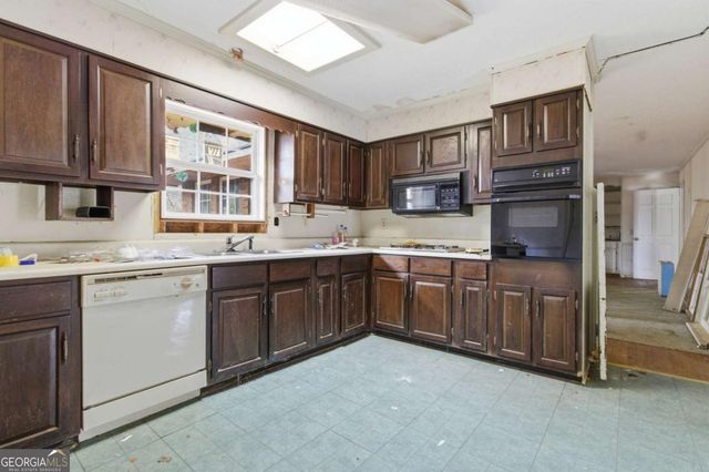 2282 Fairburn Road, Douglasville, GA 30135