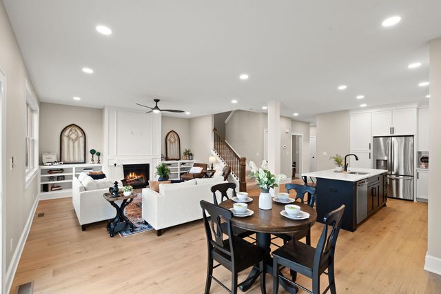 2230 Redwood Lane, Chesterton, IN 46304