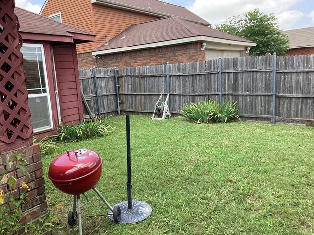 702 Rawlins Drive, Lancaster, TX 75146