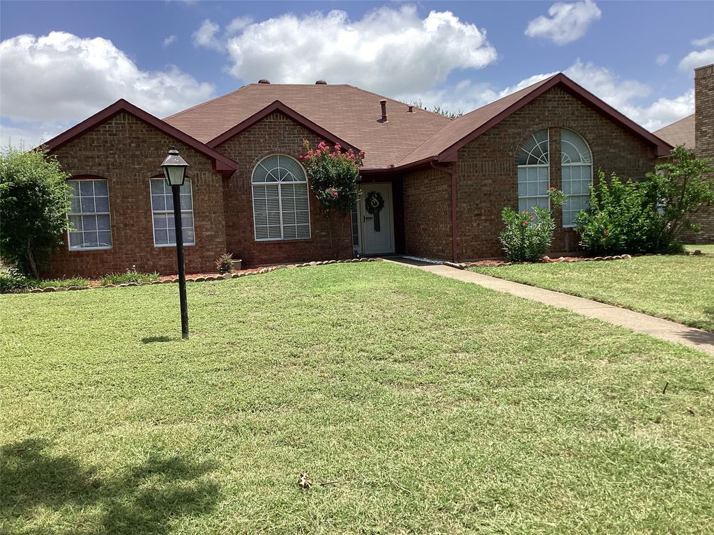 702 Rawlins Drive, Lancaster, TX 75146