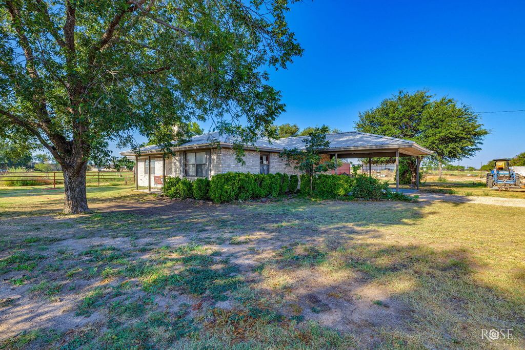 Image 3 of property listing at 5601 Mullins Crossing Road, Miles, TX 76861