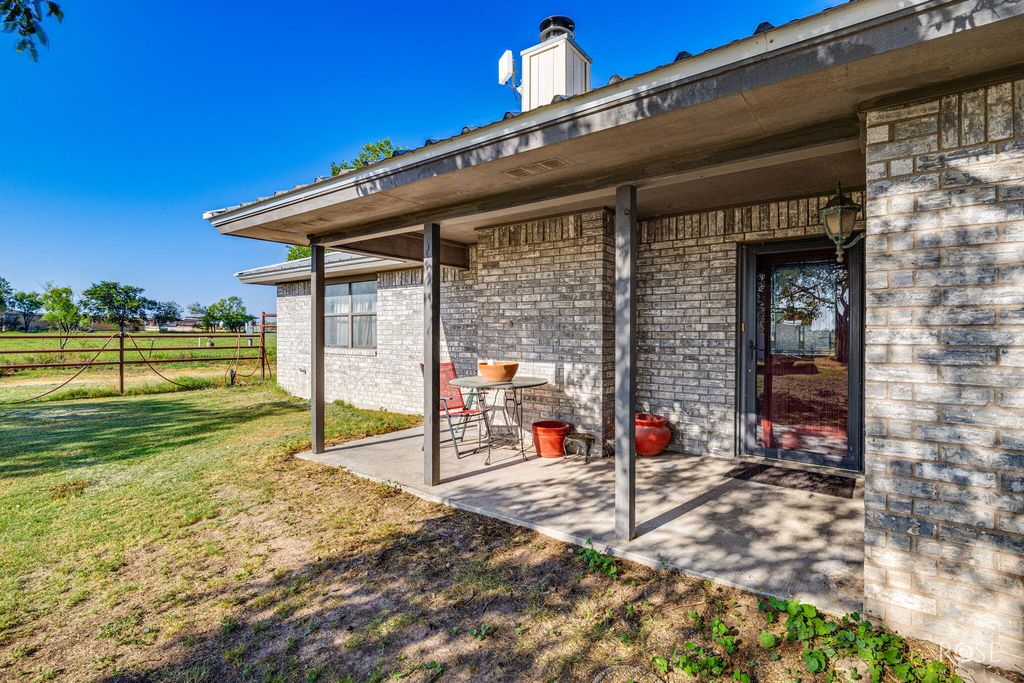Image 5 of property listing at 5601 Mullins Crossing Road, Miles, TX 76861