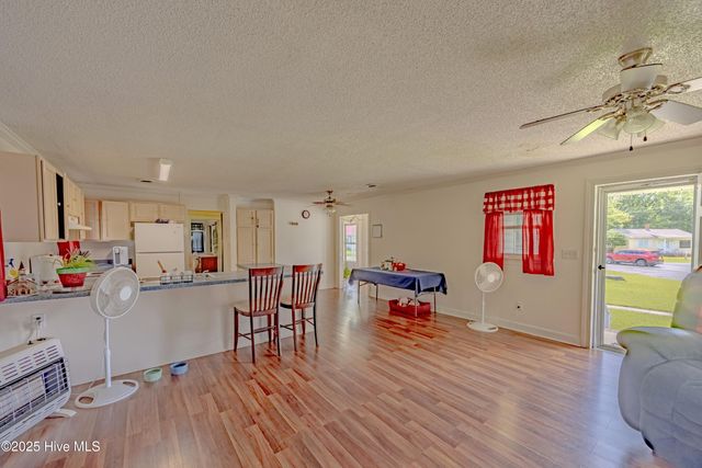 620 S Raleigh Street, Wallace, NC 28466