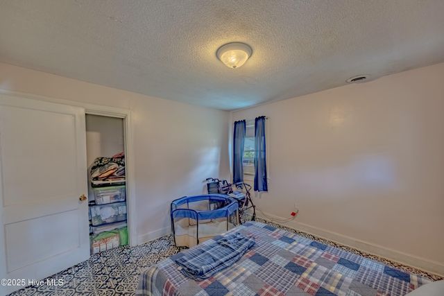 620 S Raleigh Street, Wallace, NC 28466