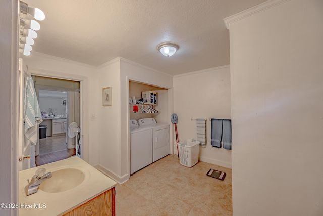 620 S Raleigh Street, Wallace, NC 28466