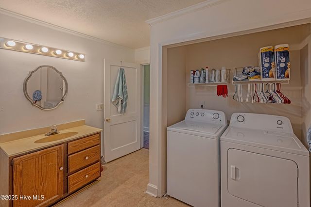 620 S Raleigh Street, Wallace, NC 28466