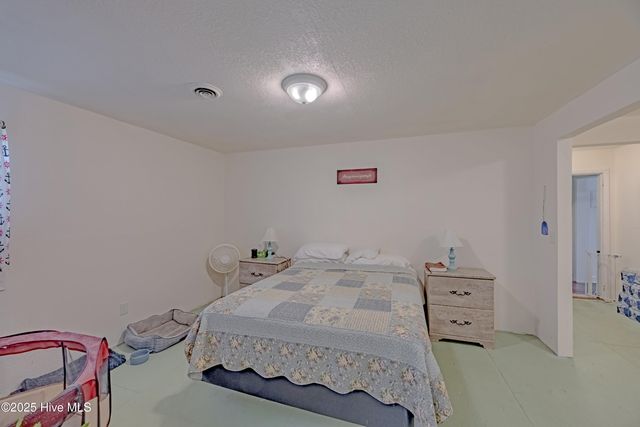 620 S Raleigh Street, Wallace, NC 28466
