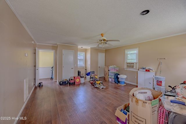 620 S Raleigh Street, Wallace, NC 28466