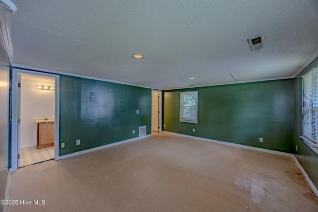 620 S Raleigh Street, Wallace, NC 28466