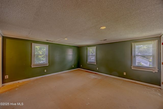 620 S Raleigh Street, Wallace, NC 28466