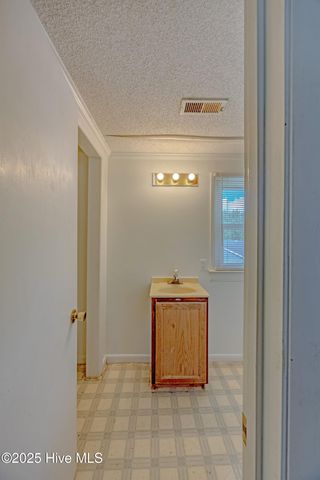 620 S Raleigh Street, Wallace, NC 28466