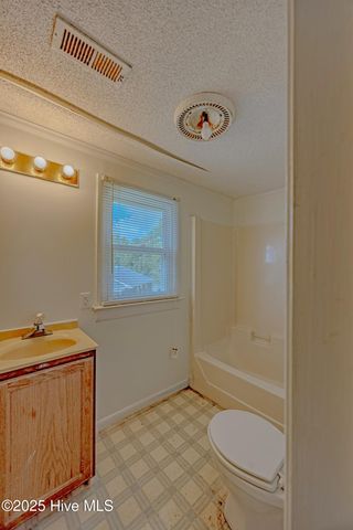 620 S Raleigh Street, Wallace, NC 28466