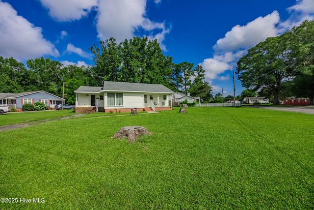 620 S Raleigh Street, Wallace, NC 28466
