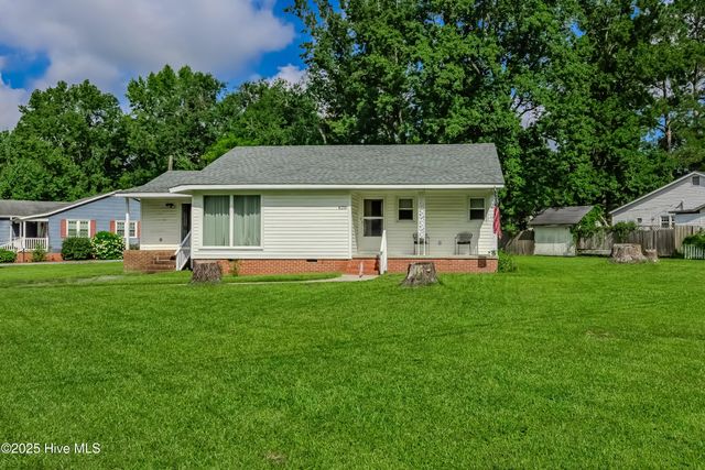 620 S Raleigh Street, Wallace, NC 28466