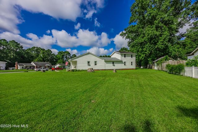 620 S Raleigh Street, Wallace, NC 28466