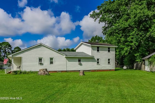 620 S Raleigh Street, Wallace, NC 28466