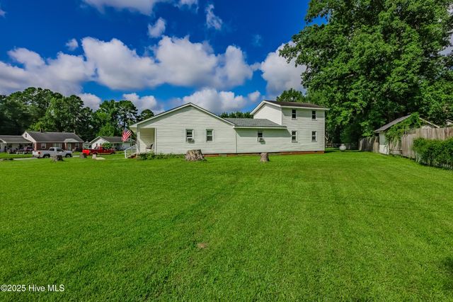 620 S Raleigh Street, Wallace, NC 28466