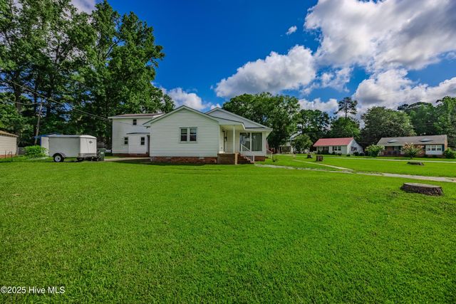 620 S Raleigh Street, Wallace, NC 28466