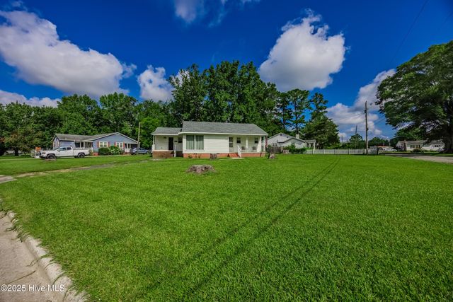 620 S Raleigh Street, Wallace, NC 28466