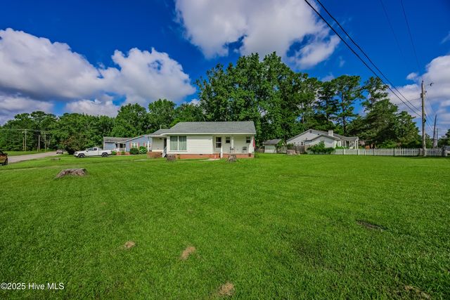620 S Raleigh Street, Wallace, NC 28466