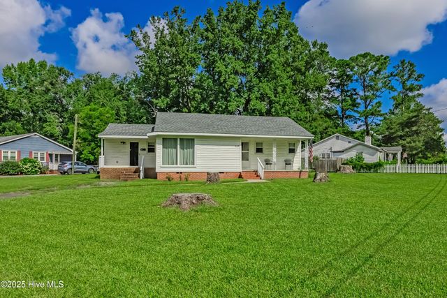 620 S Raleigh Street, Wallace, NC 28466